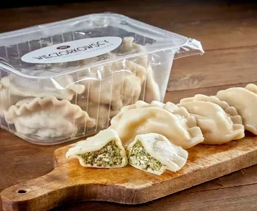 pierogi-ze-szpinakiem-i-suszonym-pomidorem.webp