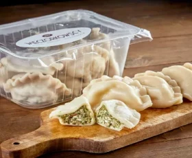 Pierogi ze szpinakiem i suszonymi pomidorami 500 g